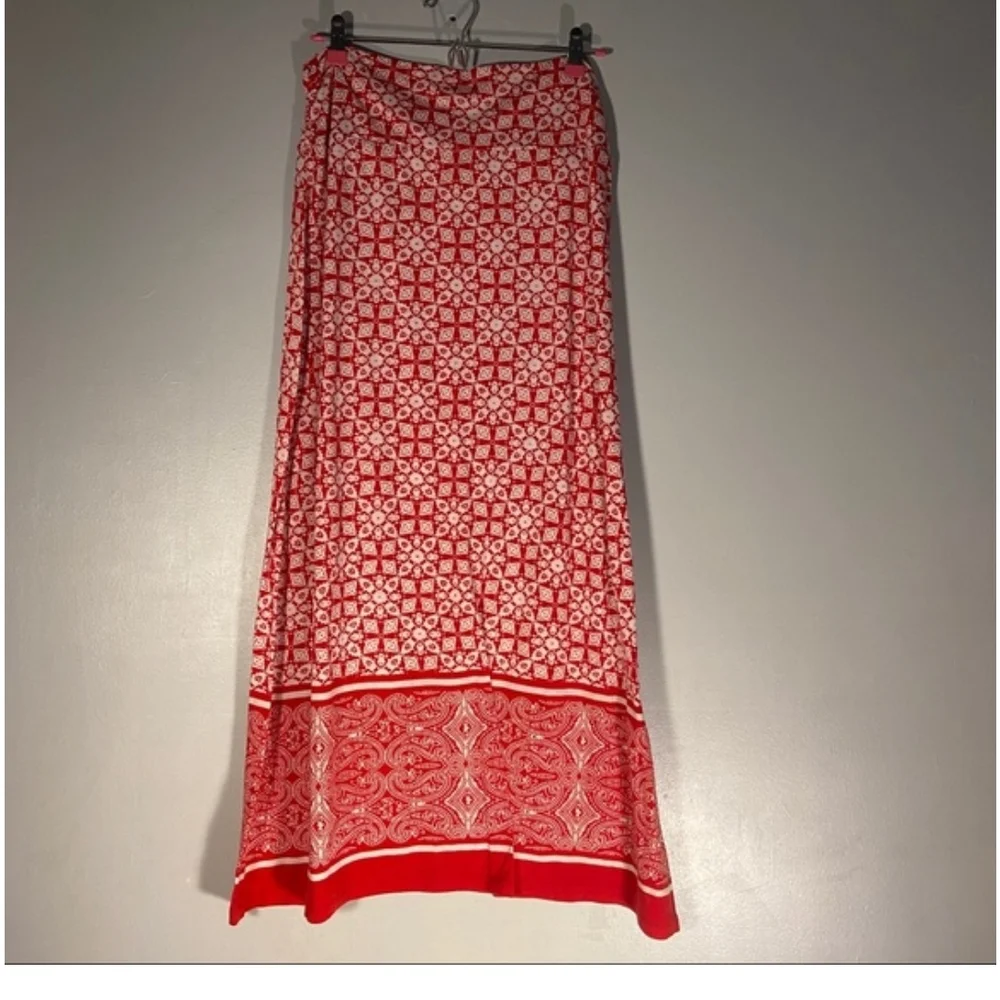 Elegant Red Patterned Maxi Skirt Size XL. - Picture 4 of 4